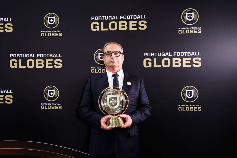 Luís Campos com o galardão Luís Campos com o galardão