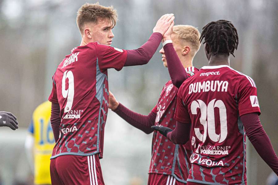 Podbrezová vyhrala dva zápasy.