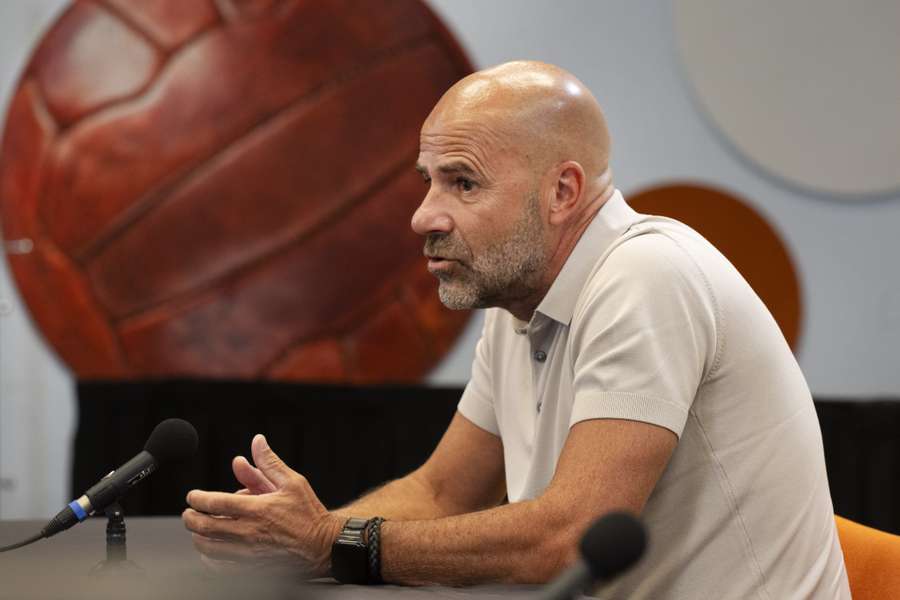 Peter Bosz kiest ervoor zijn verdediging niet te decimeren