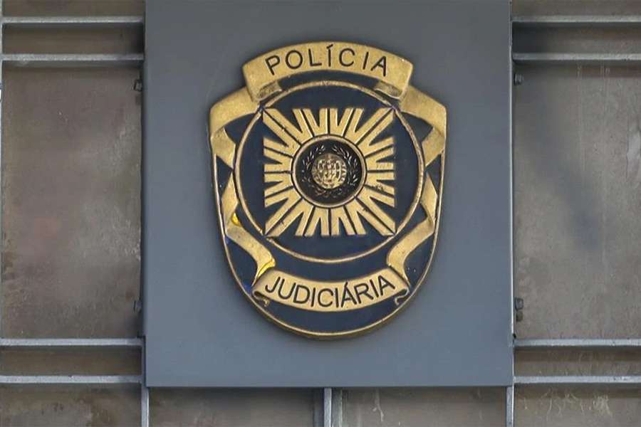 Pasteleira afasta treinador de futebol jovem detido por suspeita de abuso de menor