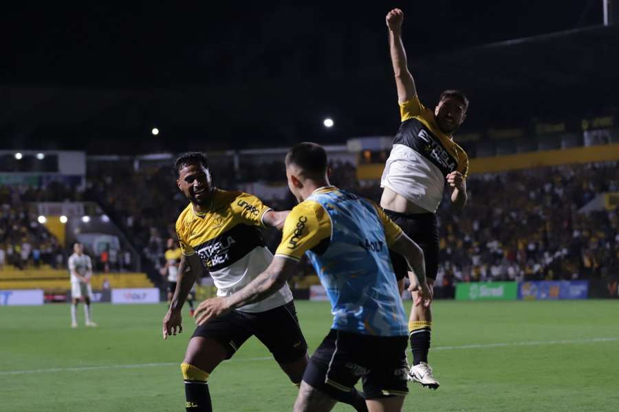 Criciúma venceu América-MG no Heriberto Hülse
