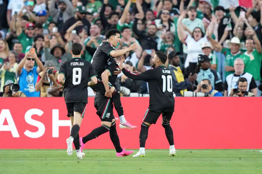 Mexiko porazilo 1:0 Austrálii. Mexiko porazilo 1:0 Austrálii.
