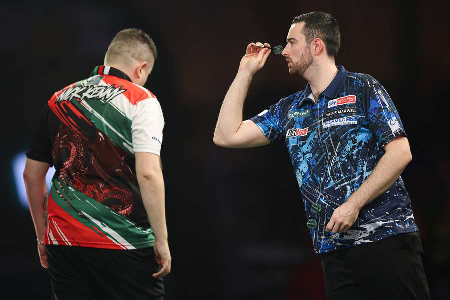 Luke Humphries took just 27 minutes to beat Nick Kenny and reach the last 16