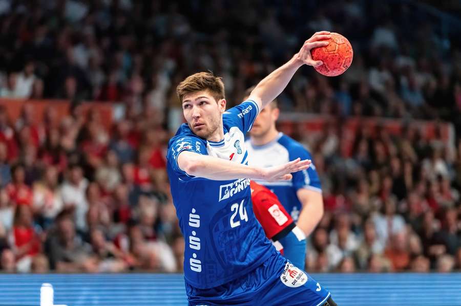 Lukas Zerbe beim 7-Meter gegen den HSV Handball und vielleicht bald bei der Heim-EM?