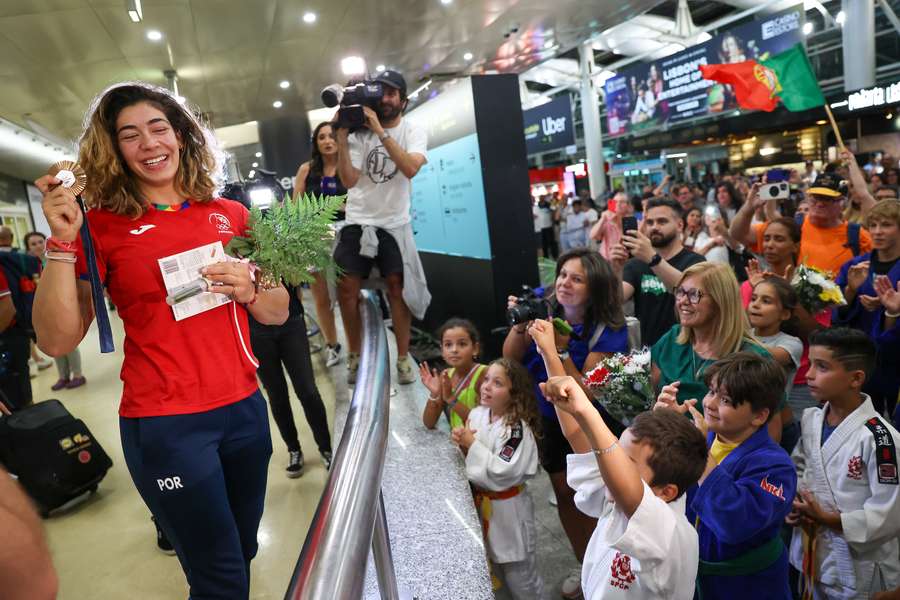 Patrícia Sampaio à chegada no aeroporto de Lisboa