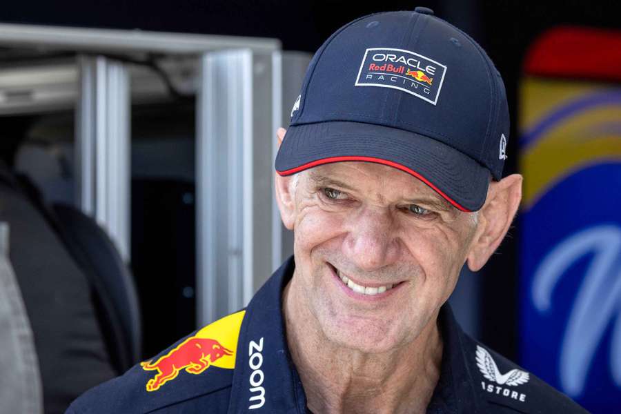 Adrian Newey assinou pela Aston Martin