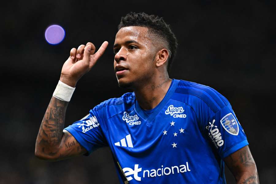 Arroyo fez um golaço contra o Flamengo, no Mineirão Arroyo fez um golaço contra o Flamengo, no Mineirão