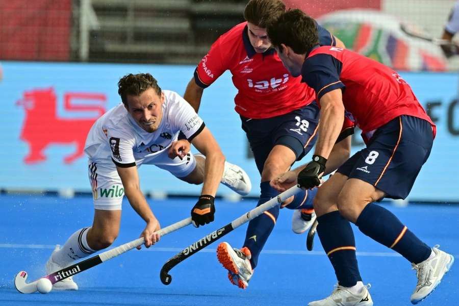 Lance del juego entre Alemania y España Lance del juego entre Alemania y España