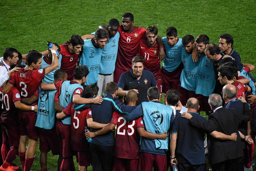 Rui Jorge dá a palestra antes das grandes penalidades na final do Euro-2015 Rui Jorge dá a palestra antes das grandes penalidades na final do Euro-2015