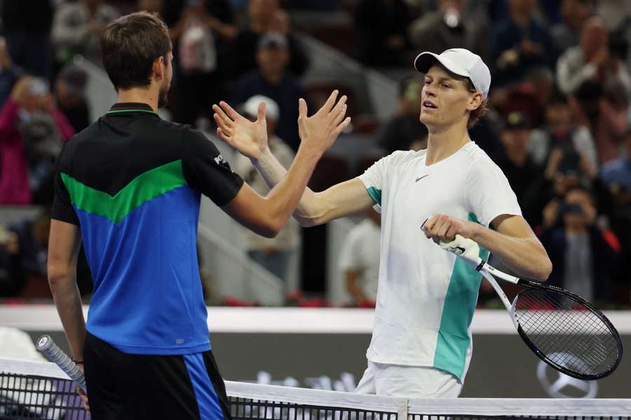 Medvedev e Sinner si affrontano in una finale per la quarta volta in questa stagione.