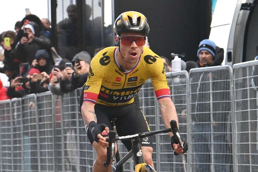 Roglic repite victoria de etapa en la Tirreno-Adriático y se coloca líder