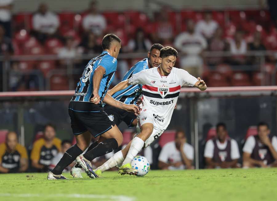 Grêmio e São Paulo abrem a rodada do Brasileirão no sábado (8)