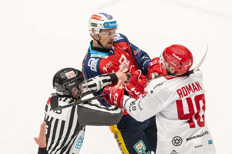 Ve finále se střetne Třinec a Pardubice.