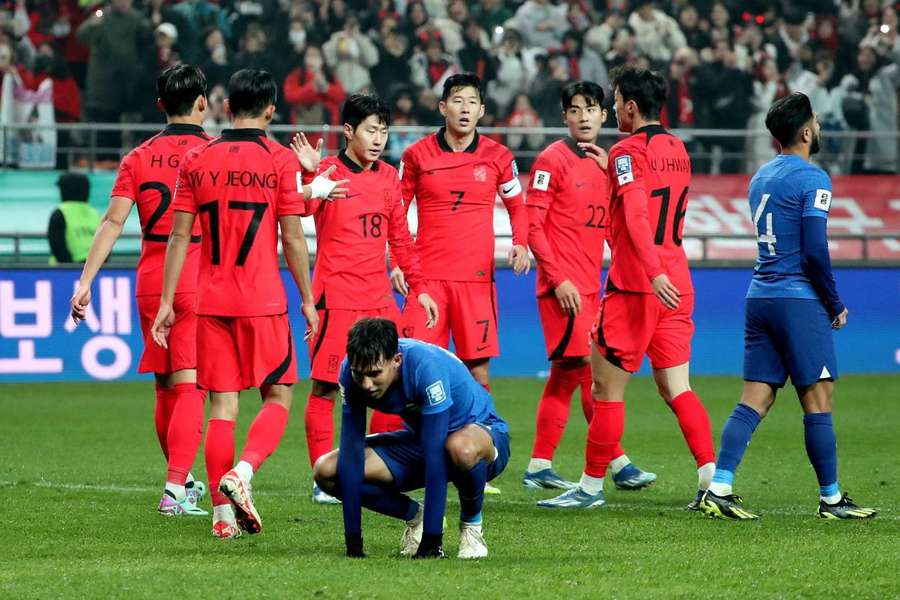 Lee Kang-in celebrates scoring their fifth goal with teammates