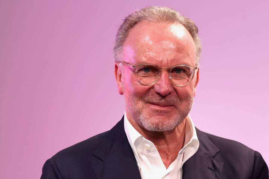 Karl-Heinz Rummenigge hat sich erneut für eine Gehaltsobergrenze im Profifußball ausgesprochen.