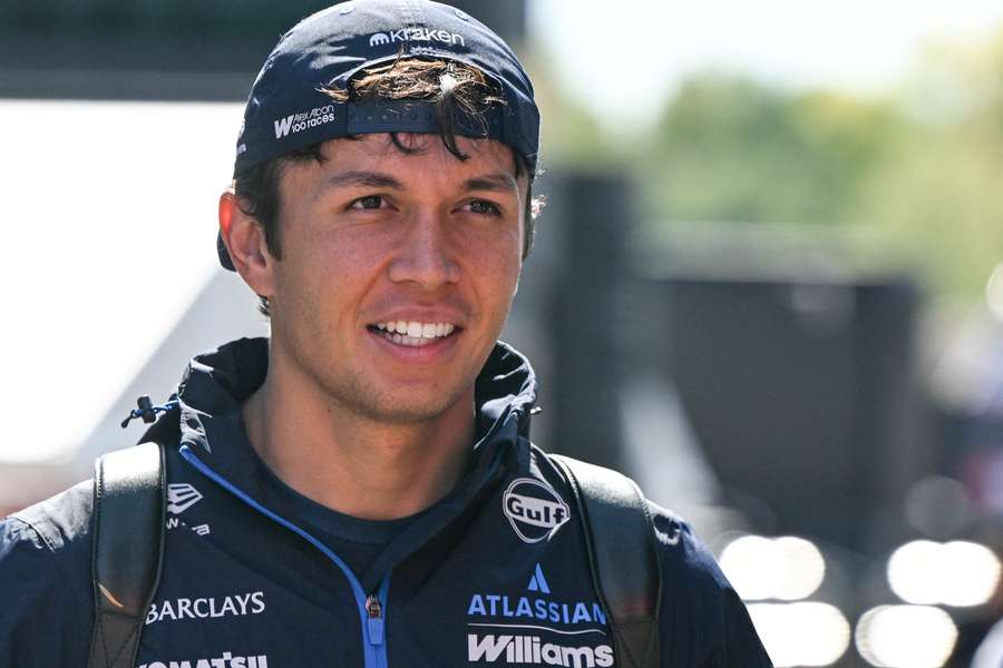 Alex Albon está na escuderia britânica desde 2022
