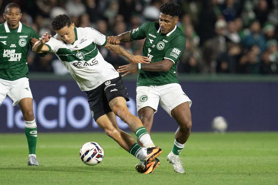 Coritiba e Goiás empataram confronto direto pela ponta Coritiba e Goiás empataram confronto direto pela ponta