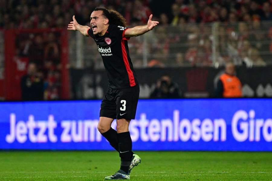 Aos 24 anos, Arthur Theate já disputou 23 partidas pela Bélgica