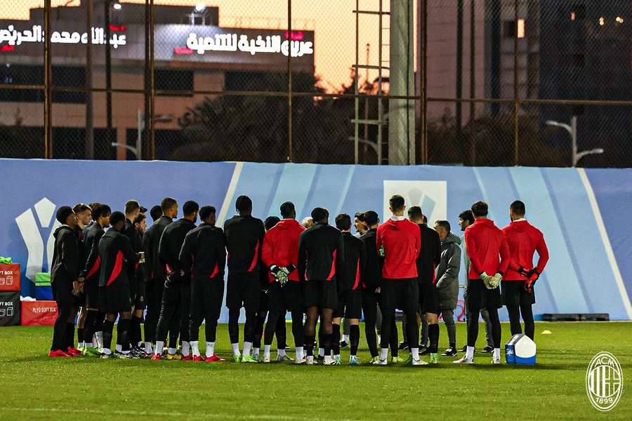 AC Milan prepara encontro da meia-final da Supertaça