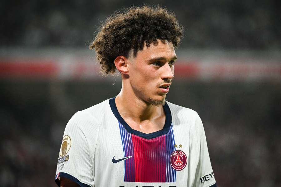 Maghnes Akliouche avec le PSG. Maghnes Akliouche avec le PSG.