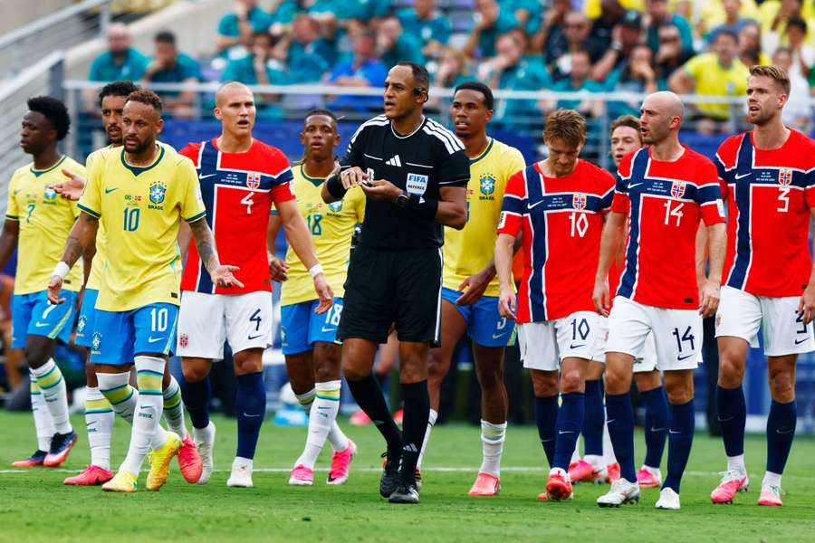 Ismail Elfath apitou encontro entre Brasil e Noruega