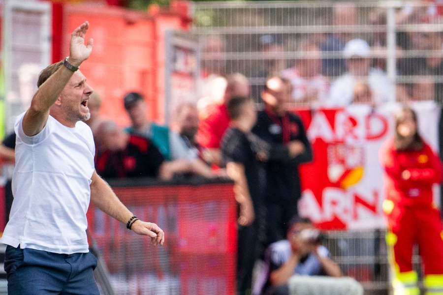 Lustrinelli (l.) bei seinem Bundesliga-Debüt Lustrinelli (l.) bei seinem Bundesliga-Debüt