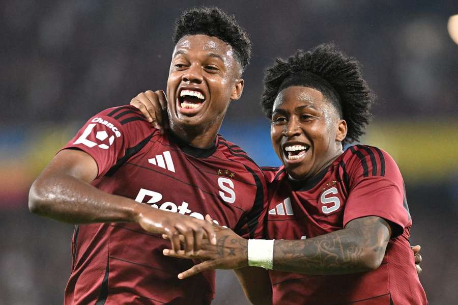 Sparťan John Mercado (vlevo) vyrovnával proti Plzni na 1:1.
