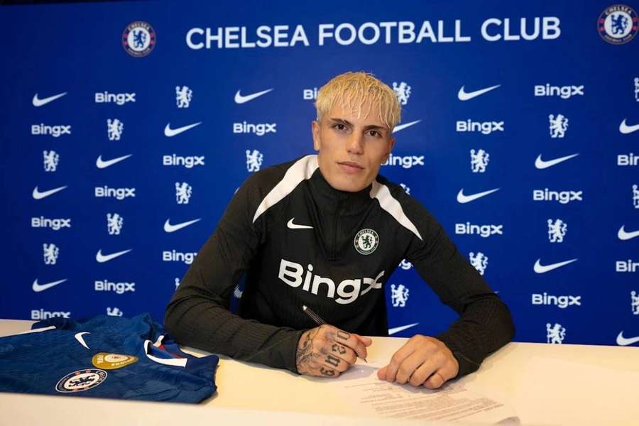 Garnacho je nově hráčem Chelsea. Garnacho je nově hráčem Chelsea.