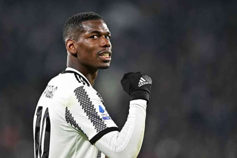 Francouzský záložník Paul Pogba