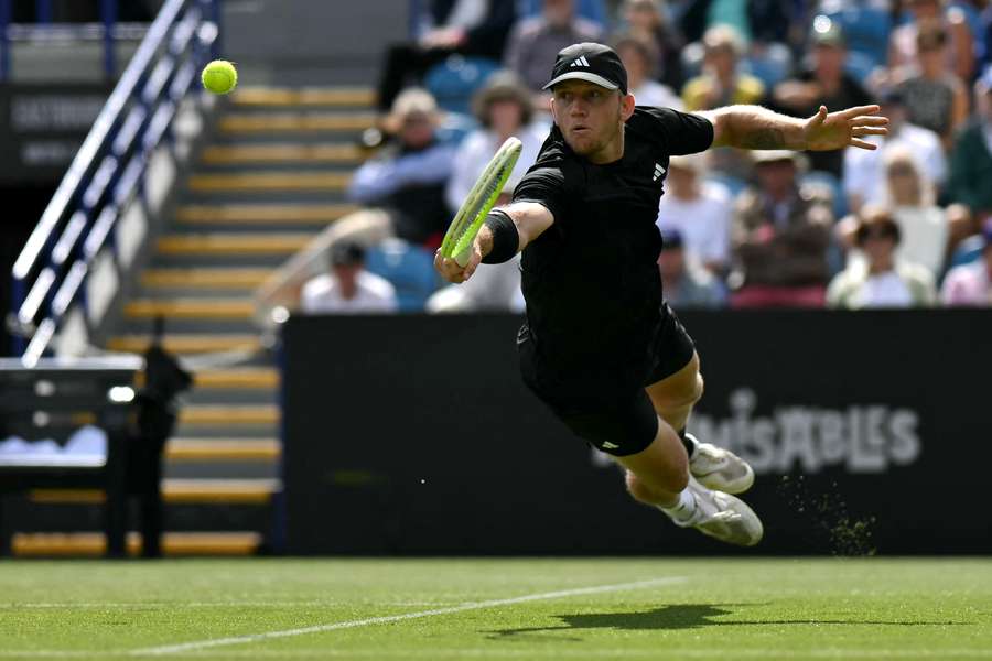 Gran estirada de Davidovich en Eastbourne