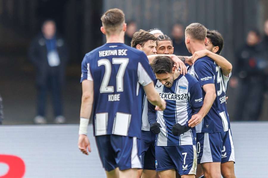 Josip Brekalo (m.) erzielte seine Treffer zwei und drei Im Trikot der Berliner Josip Brekalo (m.) erzielte seine Treffer zwei und drei Im Trikot der Berliner