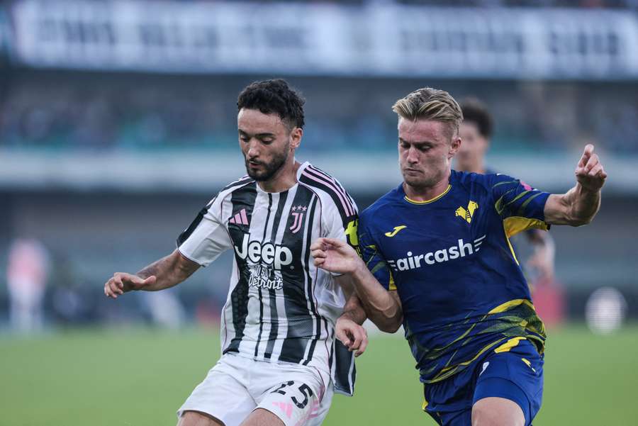 Joao Mario in un'azione di Verona-Juventus