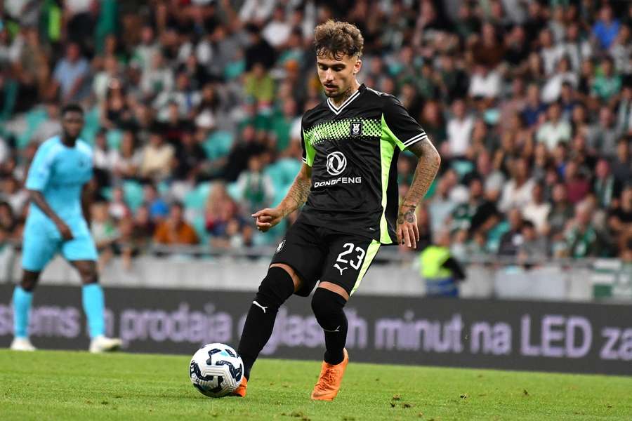 Dinamo l-a transferat pe Diogo Pinto