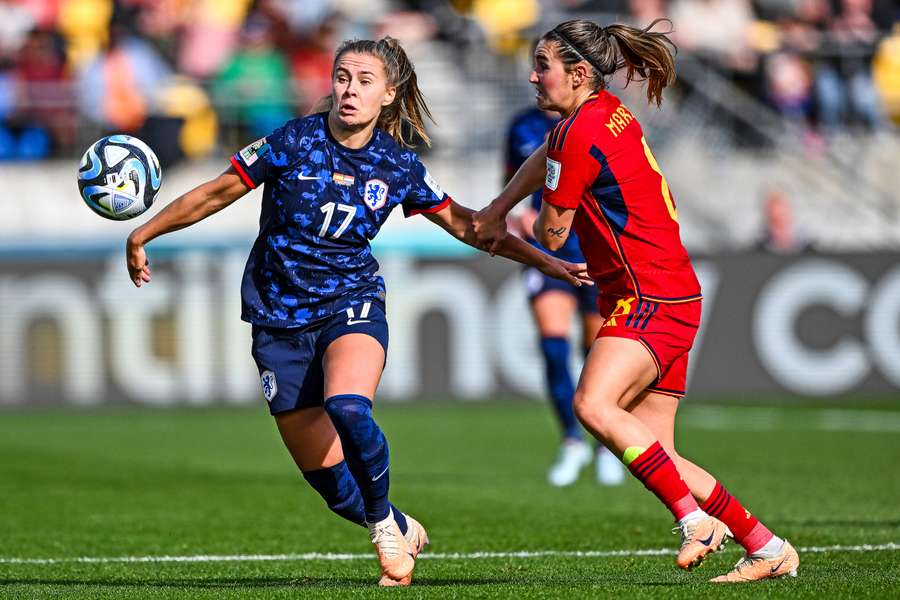 Victoria Pelova in duel met Mariona Caldentey tijdens het WK van vorig jaar