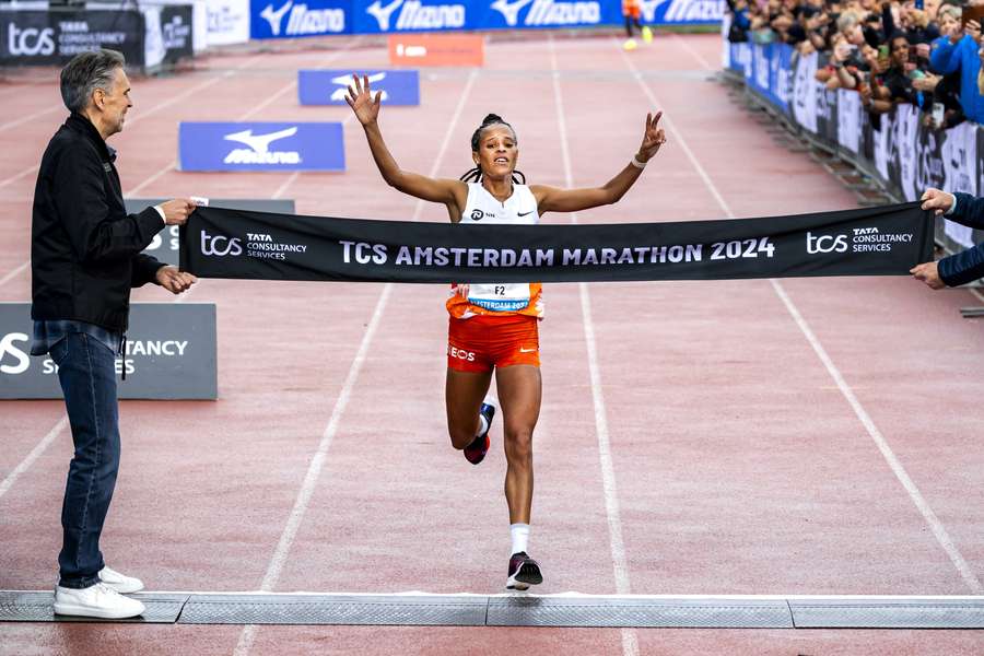 Yalemzerf Yehualaw wint de 48e editie van de marathon van Amsterdam bij de vrouwen