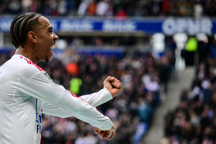 Noah Nartey célèbre son but.