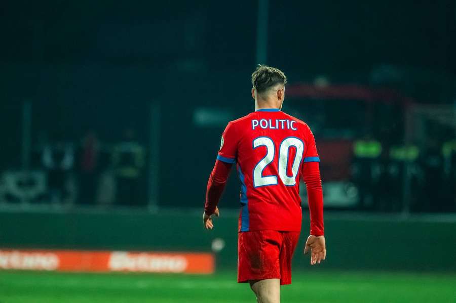 Dennis Politic, aproape de un împrumut Dennis Politic, aproape de un împrumut