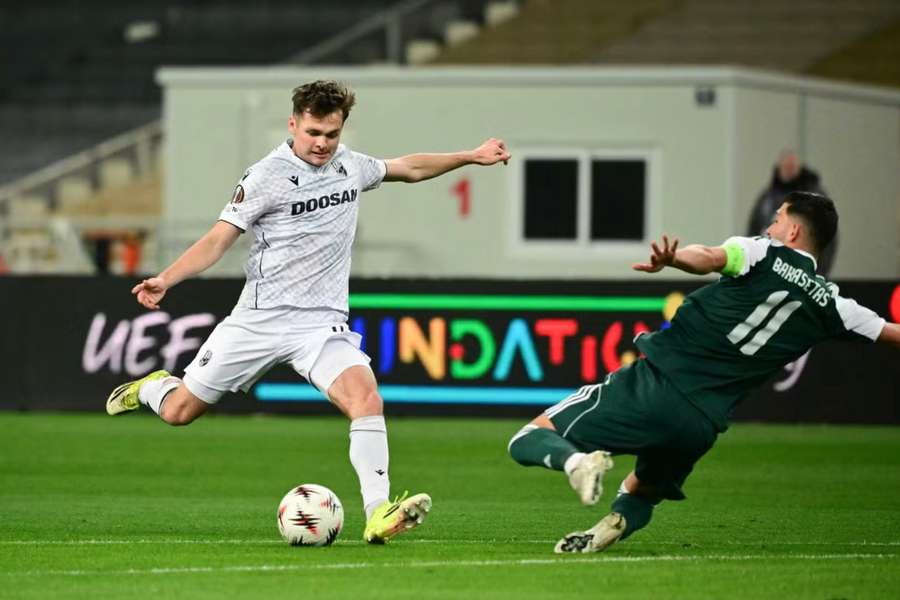 Plzeň konečně střílí ze střední vzdálenosti, těší Hubníka. Plzeň konečně střílí ze střední vzdálenosti, těší Hubníka.