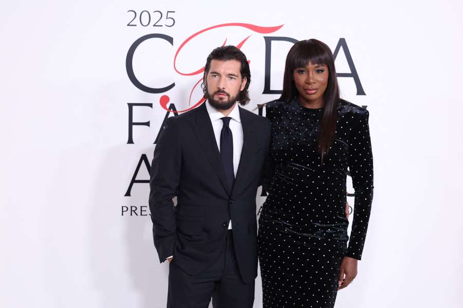 Venus Williams i jej narzeczony Andrea Preti uczestniczą w ceremonii wręczenia nagród CFDA w Nowym Jorku 3 listopada 2025 r.