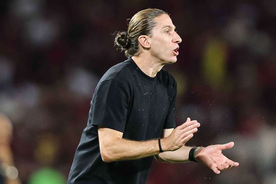Filipe Luís no garantiza a Pedro en la final de la Libertadores