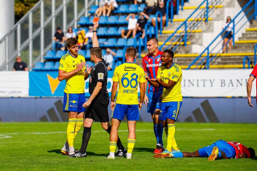 Jakub Černín byl vyloučen už v 7. minutě.