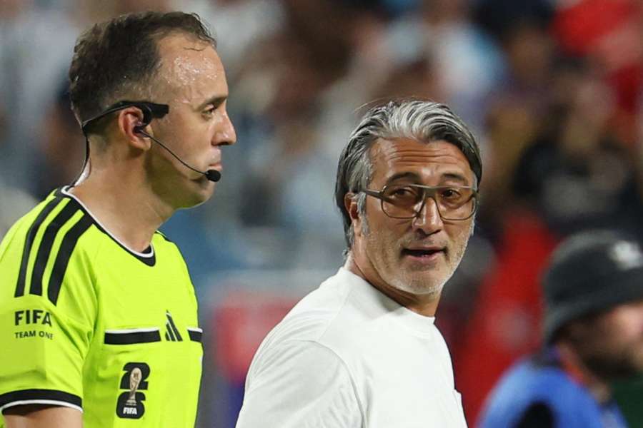 Murat Yakin em Argentina 3x1 Suíça, pelas quartas de final da Copa do Mundo Murat Yakin em Argentina 3x1 Suíça, pelas quartas de final da Copa do Mundo