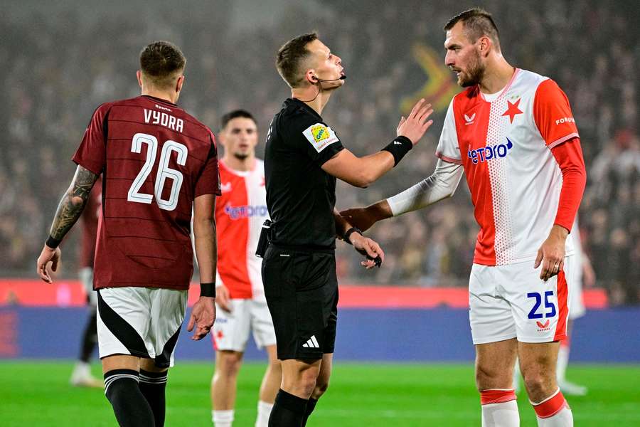 Sudí Jan Všetečka po derby na Spartě přiznal, že chyboval.