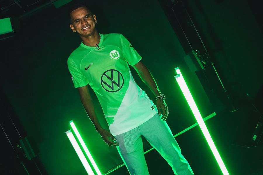 Rogério oficializado no Wolfsburgo