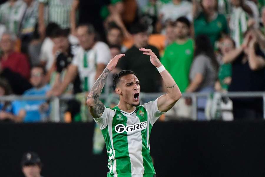 Antony scored late to earn Betis a point