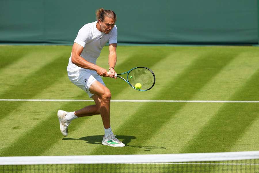 Alexander Zverev trainiert bereits in Wimbledon.