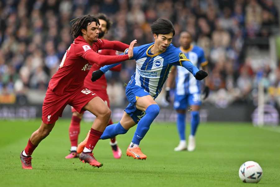 Brighton arranca virada, elimina o Liverpool e avança na Copa da Inglaterra