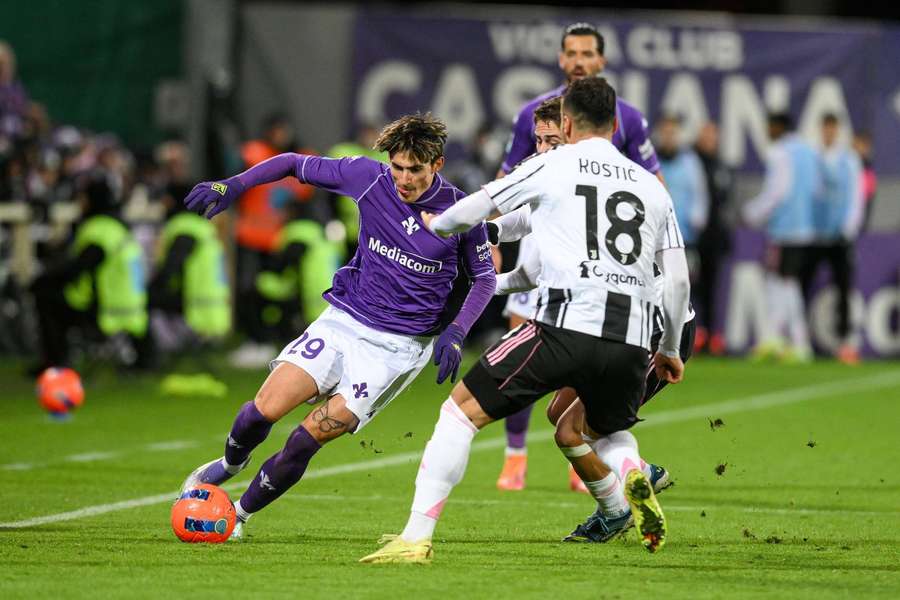 Fortini tenta passar por Kostic