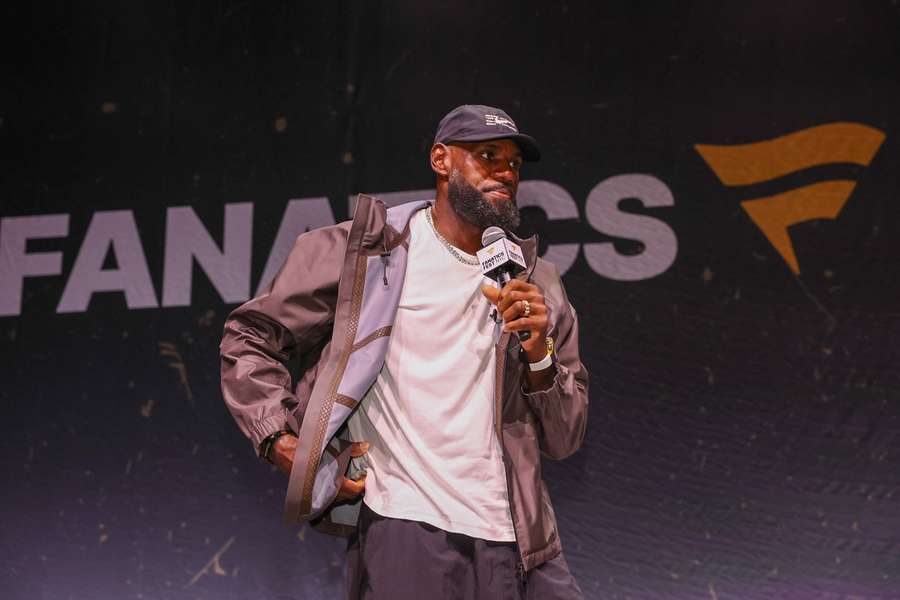 Media: LeBron James najbardziej skąpy z miliarderów Media: LeBron James najbardziej skąpy z miliarderów