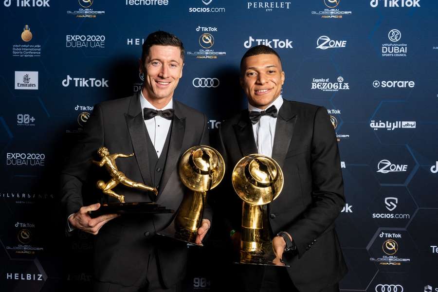 Lewandowski y Mbappé en los Dubai Globe Soccer Awards